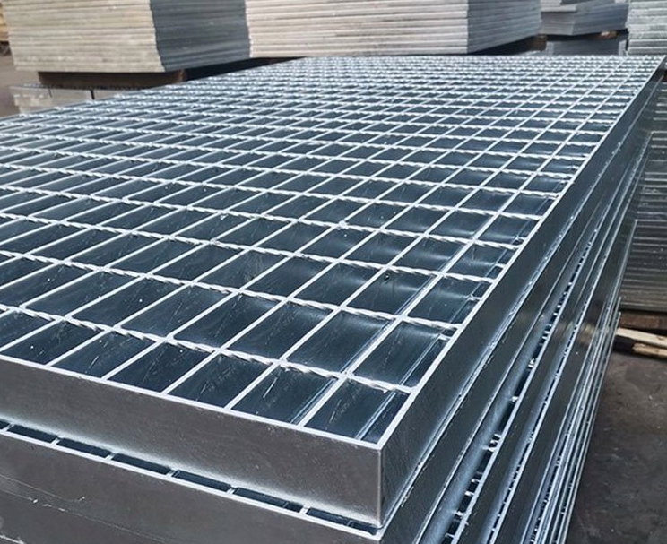 鋼格板（鋸齒面）32x5mm 承重桿，間距 40mm，橫桿間距 100mm，熱鍍鋅